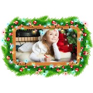 Рождественская рамка для фото с гирляндой и еловыми ветками