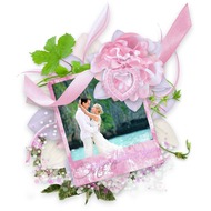 Очень милая рамка с цветочками, ленточками и розовым сердечком